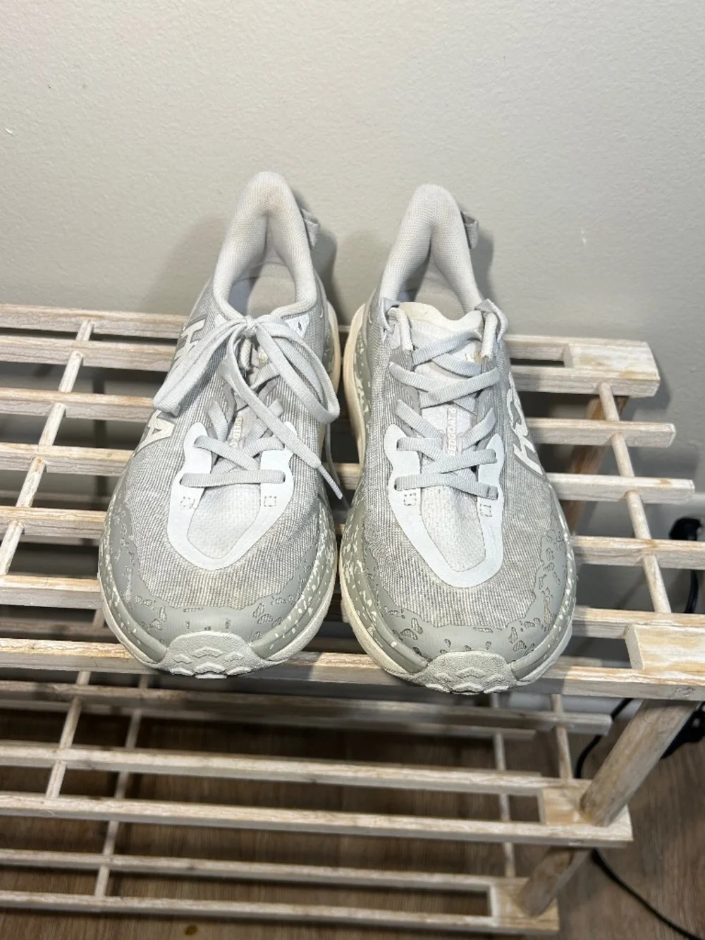 Hoka One One Speedgoat 6 Gray Trail Women’s Running Sneaker Shoes Size 8.5